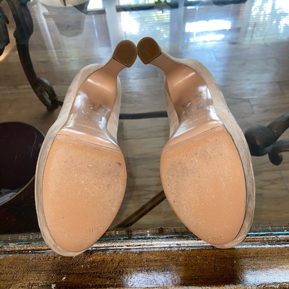 Yves Saint Laurent nude suede pump - Picture 5 of 6